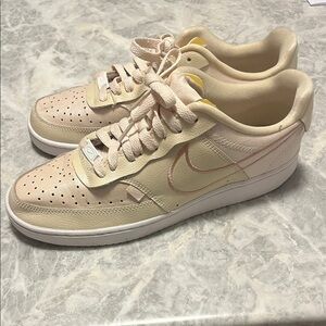 Nike court Vision low pearl